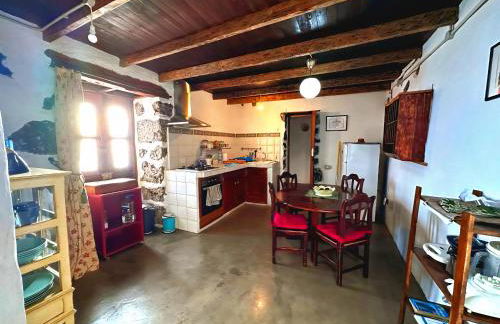 Casa Poesía de El Hierro - Poetry House of El Hierro, situated in the center of El Pinar - Foto 10