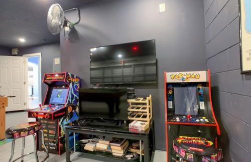 Spacious retreat w pool & game room - Foto 71