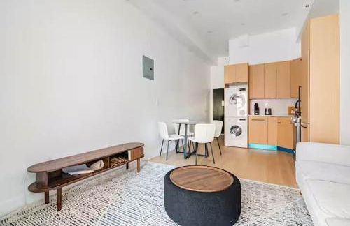 19-4I Stylish 1BR in the Heart of the East Village - Foto 18