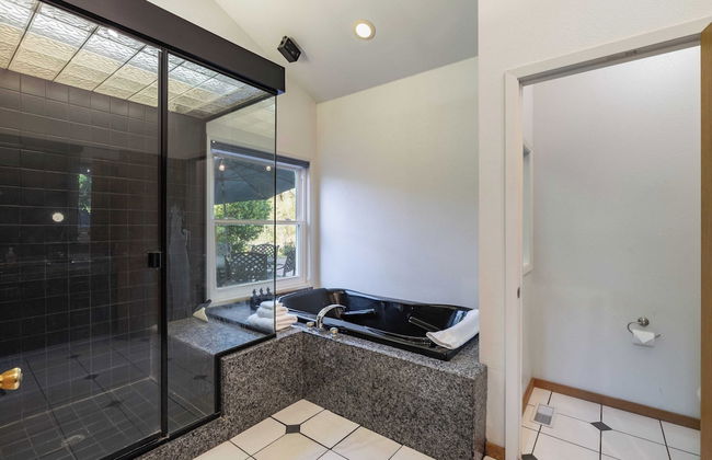 Valley of the Moon by Avantstay Tranquil Escape, Large Yard w/ Hot Tub & Fire Pit - Foto 33