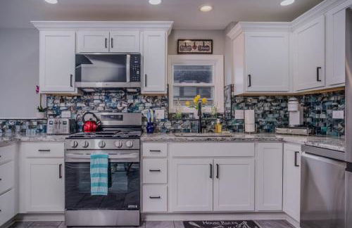 3BR 2BTH Waterfront Vacation Rental on Riverwalk to Downtown McHenry with Pier - Foto 15