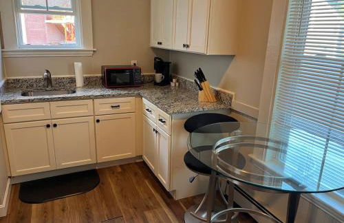 Downtown Beverly 5 Min to Salem - Photo 13