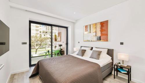 2-Bedroom Beachside Apartment with Pool & Parking - Foto 4
