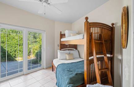 Vineyard Estate w Pool Spa Bocce Ball Mins to Wineries Park Lawndale Manor by AvantStay - Foto 27