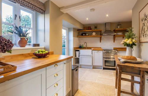 Cotswolds Stone Cottage in Lower Oddington - Photo 7