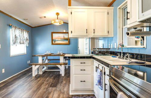 Resort Dock and Boat Ramp Home with Wolf Bay Access - Foto 10