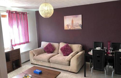 Chic 2 Bed Apartment with Free Parking- Recently Redecorated, 10 Minutes to City Centre - Foto 19