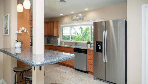 Charming Beach House w/Private Pool Paradise~WALK TO BEACH - Foto 5