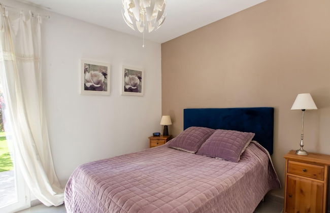 Beautiful Holiday Home With Swimming Pool - Photo 8