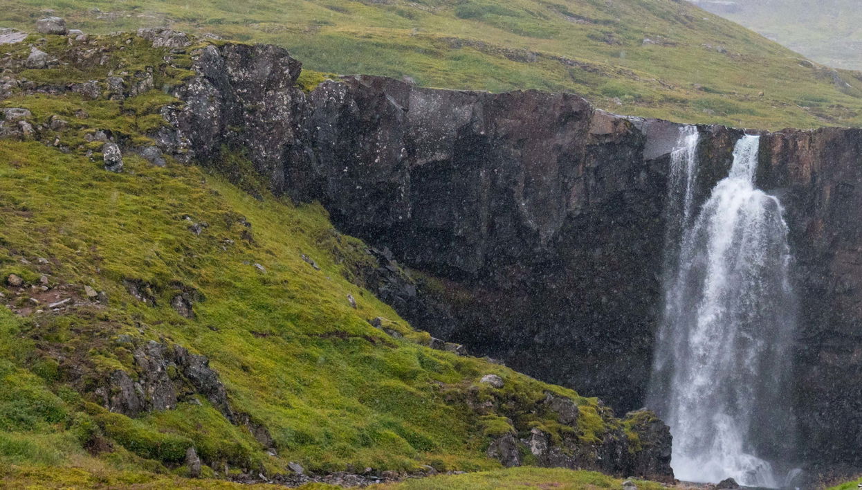 Excursion aux cascades et dans les vallées de la côte est de l'Islande
