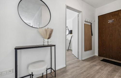 Gelbe Koffer - Großes 3 SZ Apartment Homburg - 1 km Uniklinik - bis 6 Pers - Balkon - Parkplatz - Self-Check-in - Foto 28