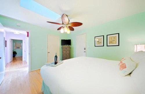 Ocean Views Walk to the Beach with King Suite - Foto 20