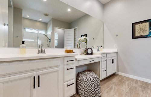 Pool, Hot Tub and Game Room! Spacious Buckeye Home - Foto 12