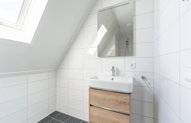 Luxe Stay With Sauna & Garden - Photo 13