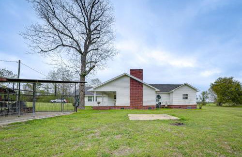Quiet Marion Getaway with Fireplace! - Foto 28