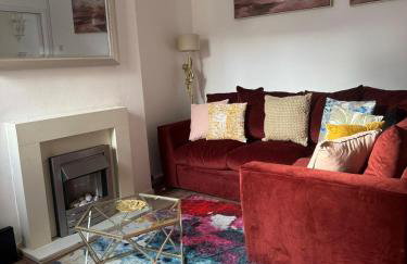 4-Bed Family Home - Steps from Nottingham Forest Ground - Foto 1