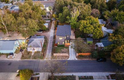 Stylish Home with Firepit Balcony Steps from Austin’s Best Near Rainey St Lady Bird Lake Downtown The Ashlee by AvantStay - Foto 48