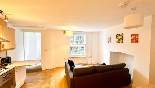 Flat-By Lewisham Train Station - Foto 3