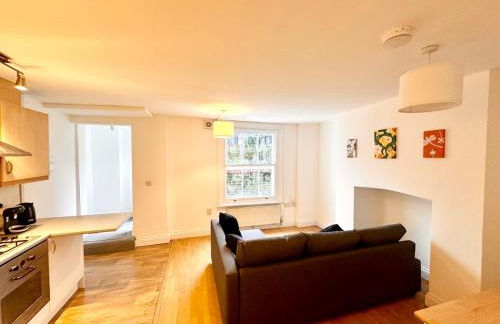 Flat-By Lewisham Train Station - Foto 3