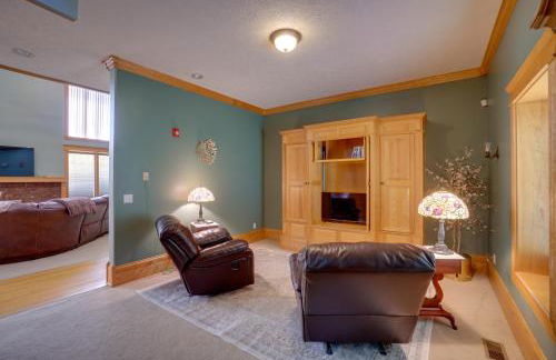 Spacious McArthur Home Private Hot Tub and Pond! - Photo 7