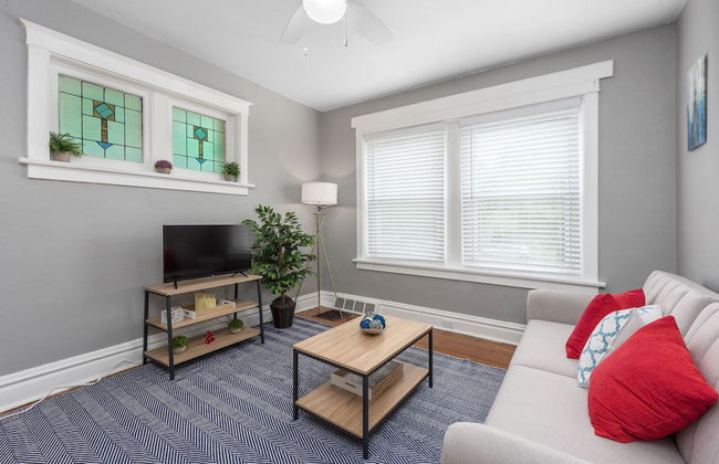 Central Garden Getaways Corp Rentals by NamaStay - Photo 25