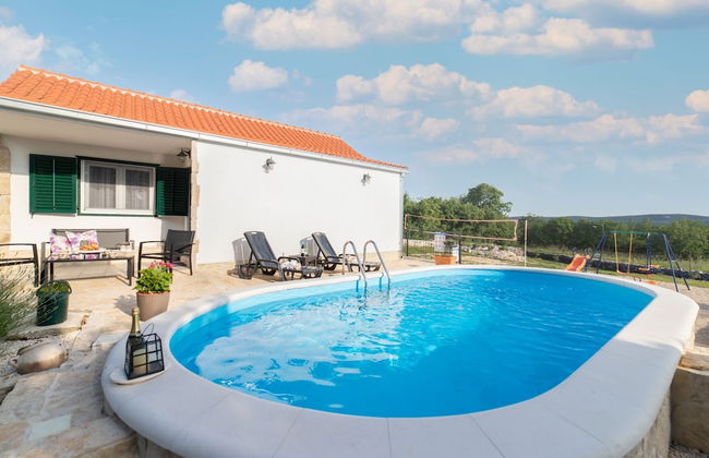 Serene Retreat Holiday Home With Pool - Foto 25