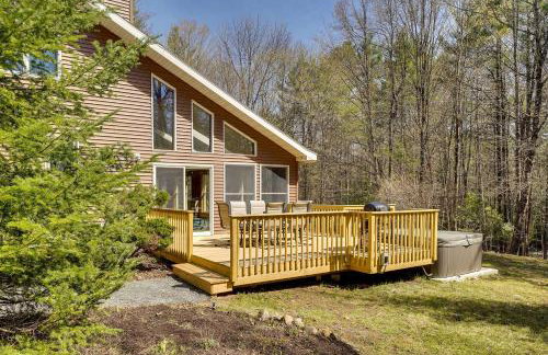 Lake George Oasis with 9 Acres, Hot Tub and Game Room! - Foto 40