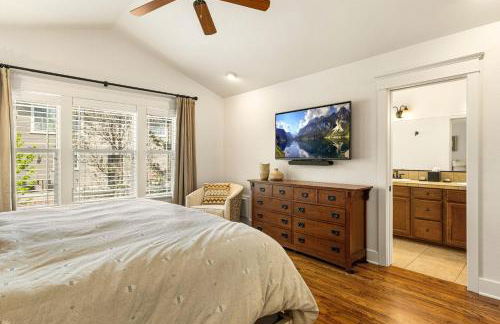 Ponderosa Escape Stunning Location Incredible Game Room Urban Trail System AC EV-charger - Photo 21