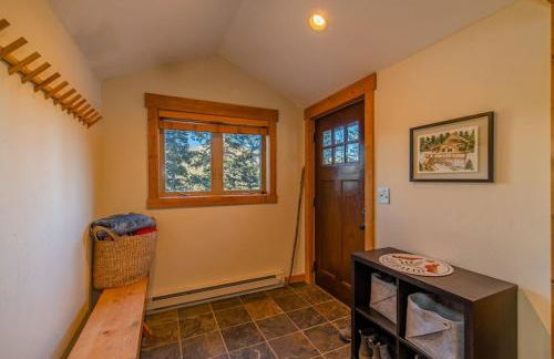 Cozy Cabin Perched on the Mountainside - Alpine Haus - Foto 37