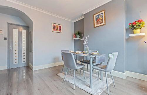 Modern 2 bed home - sleeps 5 - free parkng - Photo 11