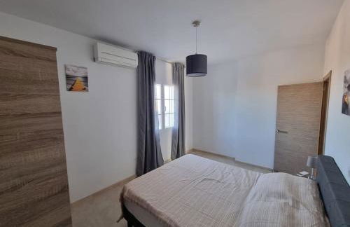 Casa amplia, piscina privada, 4 dormitorios y playa cercana - Foto 26