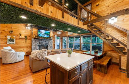 Big Time Hill Cabin with an indoor pool hot tub & great views - Foto 8