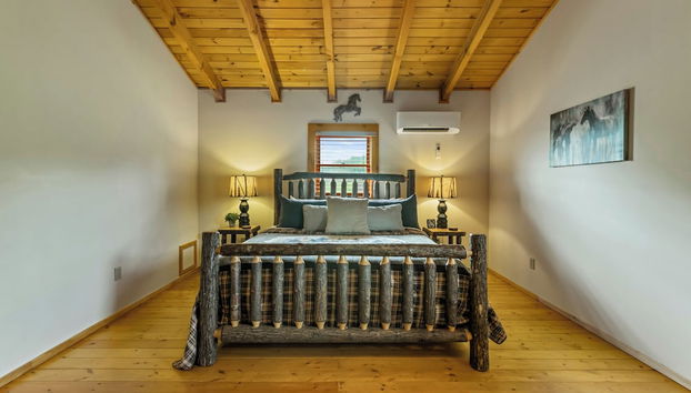 Cabin w/ Hot Tub, Theater & Games! - Foto 4, Habitación