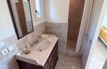 Villa "Le Sortilège" vue panoramique et piscine - Foto 13