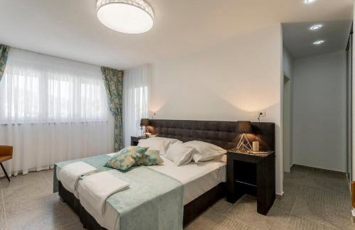 Luxe villa with pool, jacuzzi, and sauna - Foto 24