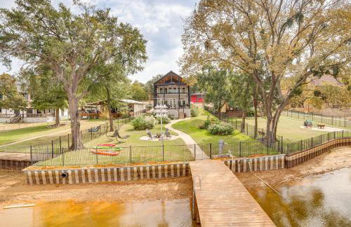 Private Dock and Yard! Modern Getaway in Mabank - Foto 32