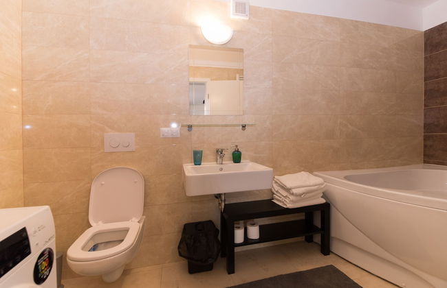 Thomas Apartments - Photo 40