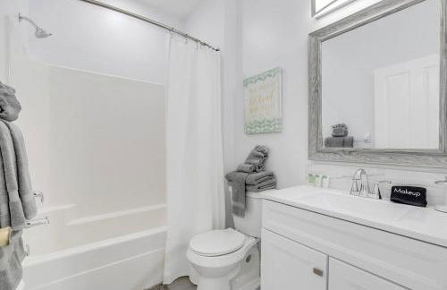 Modern Vacation Home Minutes Away From The Parks - Foto 32