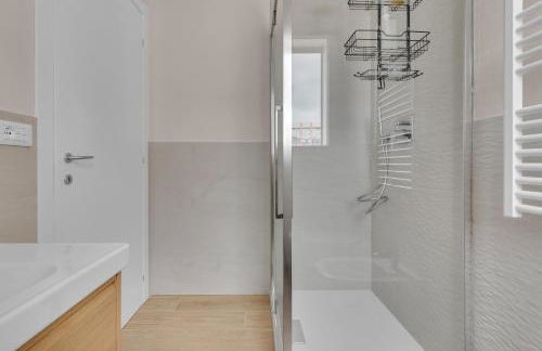 Airy Apartments with Balcony & Garage by NDP rent - Foto 34