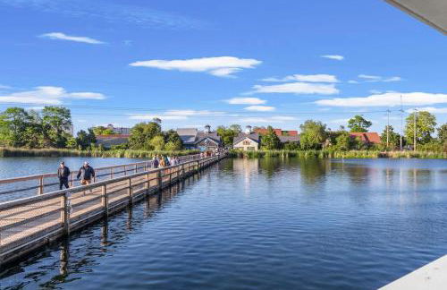 Sunshine House #2-Selfie-Friendly - Steps to Beach - Foto 39