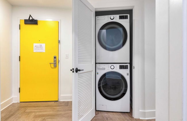 Dual Bachelor Pads w/ Rooftop Lounge & Games Sleeps 26 5 Min to Broadway - Foto 47