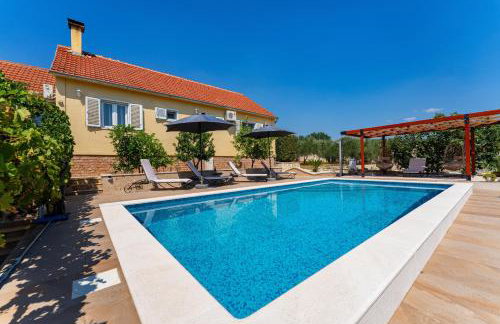 MY DALMATIA - Villa Sucic with private pool and mountain view - Foto 1