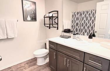 Modern & Stylish King bed WiFi - Foto 13