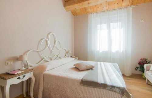 Chic Villa in Acqualagna with Hot Tub in Pool & Private Garden - Foto 48