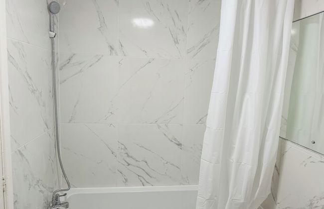 Manchester Luxury Studio Apartment - Photo 9