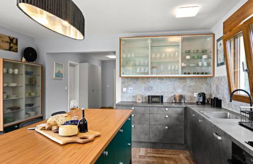 Villa Rok with Private Pool & Sunset Views near Pula - Foto 25