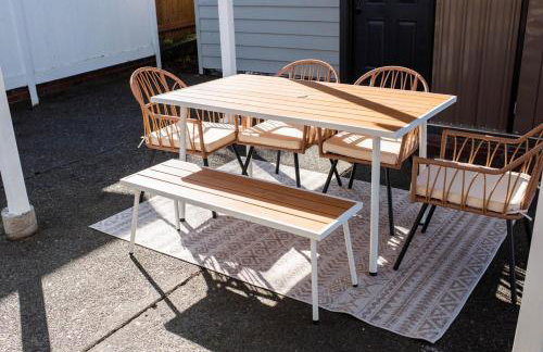 Entire house New Reno w AC Pet friendly gated back - Foto 15