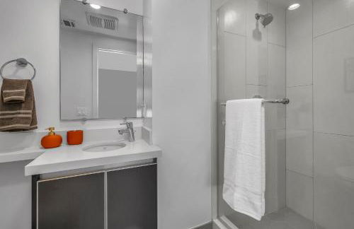 Amazing, Spacious Unit, Heart LA - Photo 8