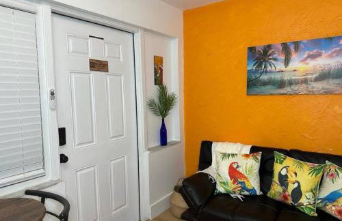 Sleeps 3, Casa Tropical in Miami - Foto 6