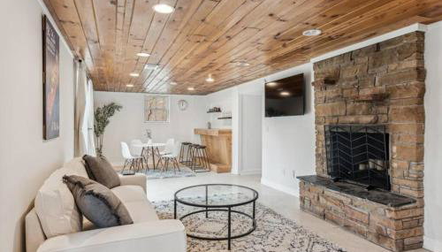 Blocks to Town, Game Room, Firepit, Huge Backyard - Foto 2